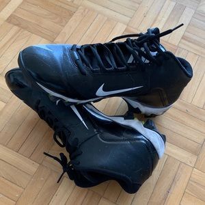 Nike Men's Alpha Menace Shark Mid Football Cleats